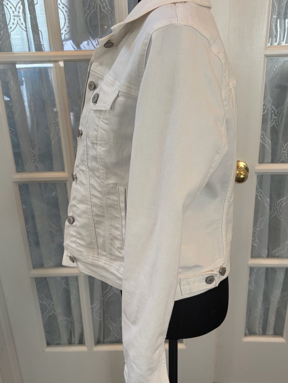Old Navy Ladies White Denim Jacket - Button Front Size Med pockets EUC - Picture 5 of 15